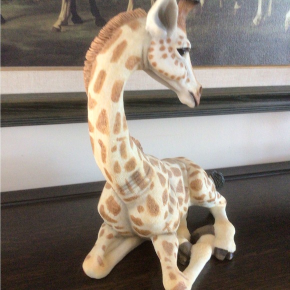 Giraffe Statue - Picture 4 of 4